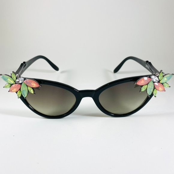 Retro Rhinestone hand embellished sunglasses Jet with pastel rhinestone wings - Picture 1 of 4